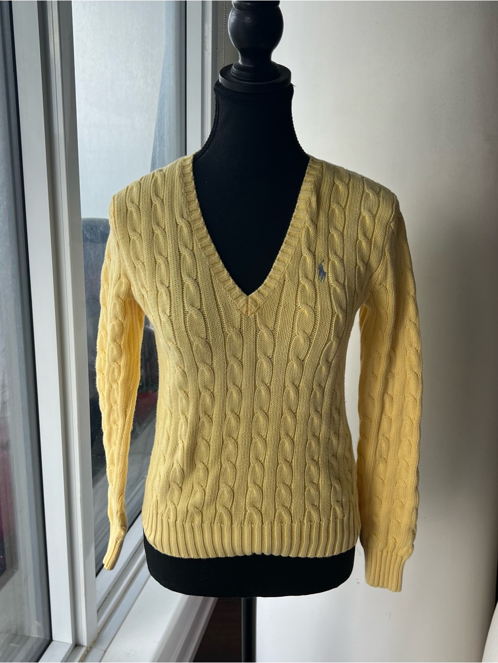 Excellent condition Ralph Lauren Women's Yellow Cable-Knit V-Neck Sweater-Size M